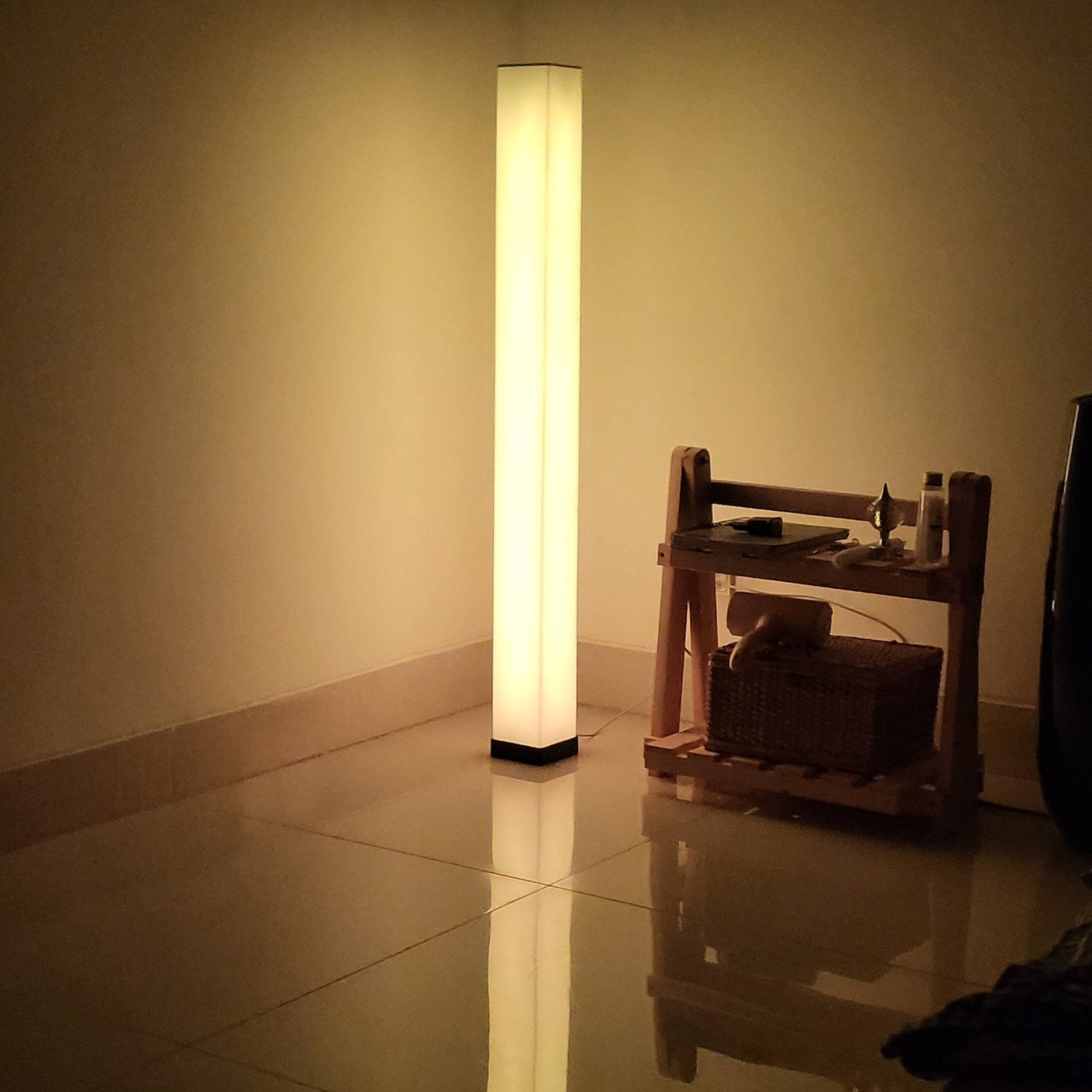 GLO FLOW Smart LED Lamp with 360° adjustable light and customizable colors for creating an immersive ambiance in any room.